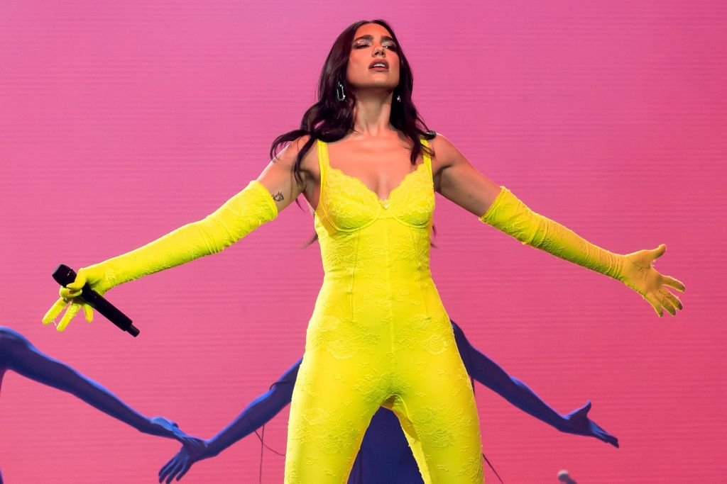 dua lipa influencial fashion icon